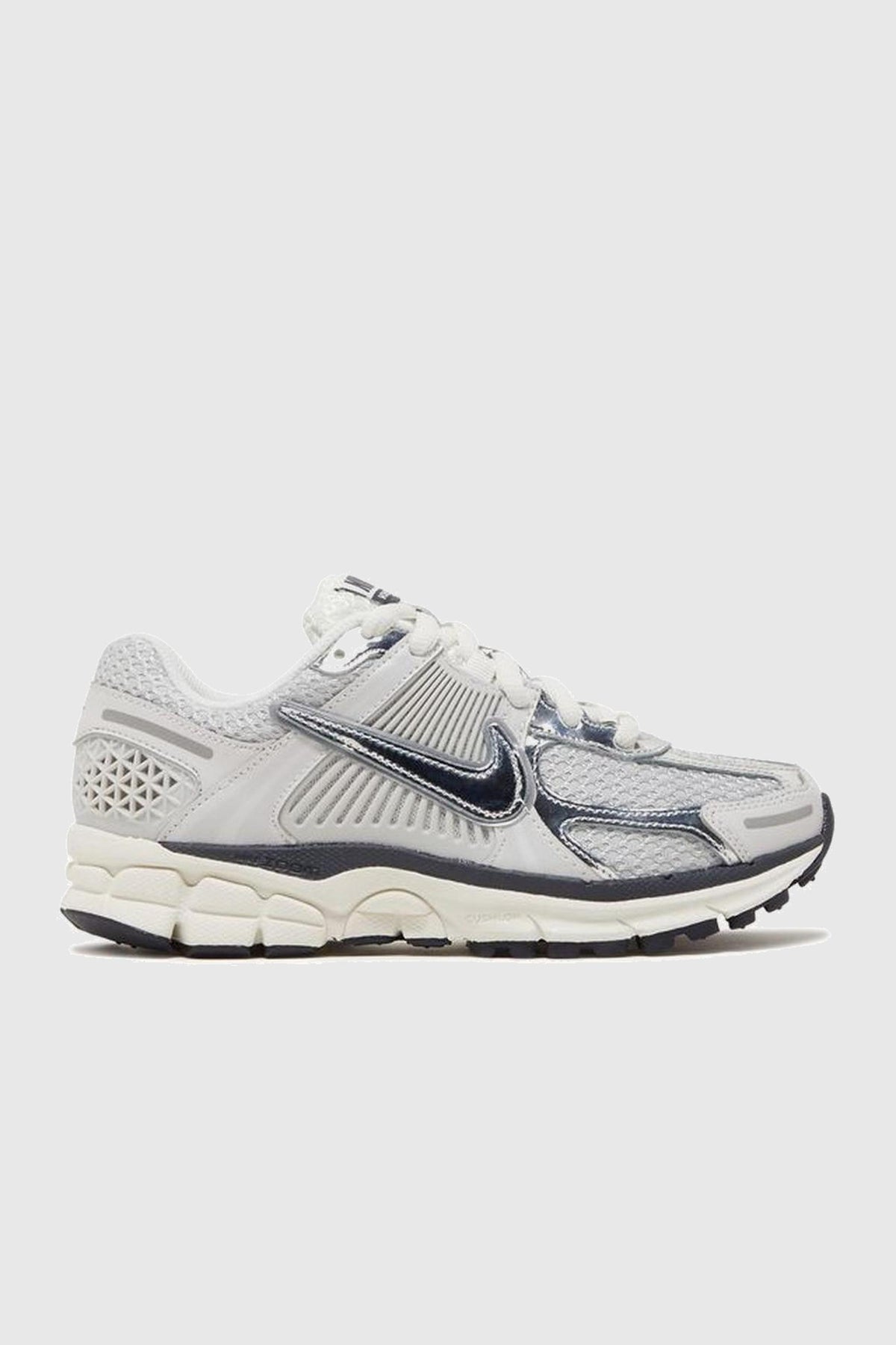 NIKE WMNS AIR ZOOM VOMERO 5 'PHOTON DUST METALLIC SILVER' - FD0884-025