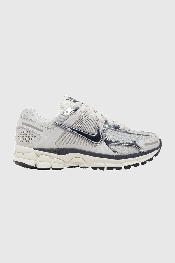 NIKE WMNS AIR ZOOM VOMERO 5 'PHOTON DUST METALLIC SILVER' - FD0884-025