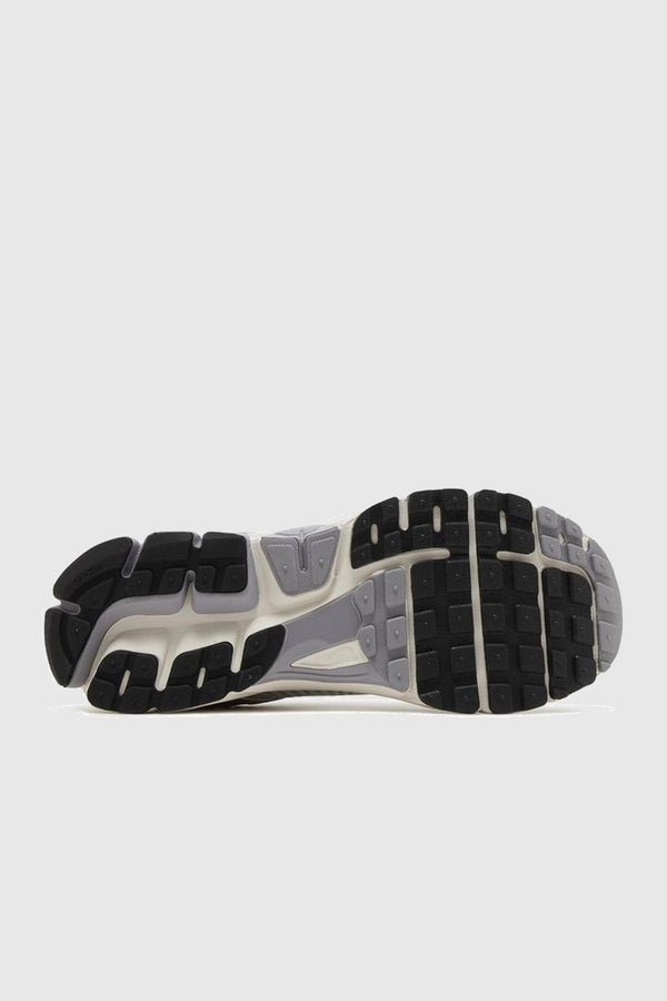 NIKE AIR ZOOM VOMERO 5 'METALLIC PEWTER GOLD' - HJ7247-099