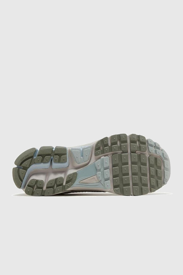 NIKE AIR ZOOM VOMERO 5 'LIGHT OREWOOD BROWN' - FZ3653-104