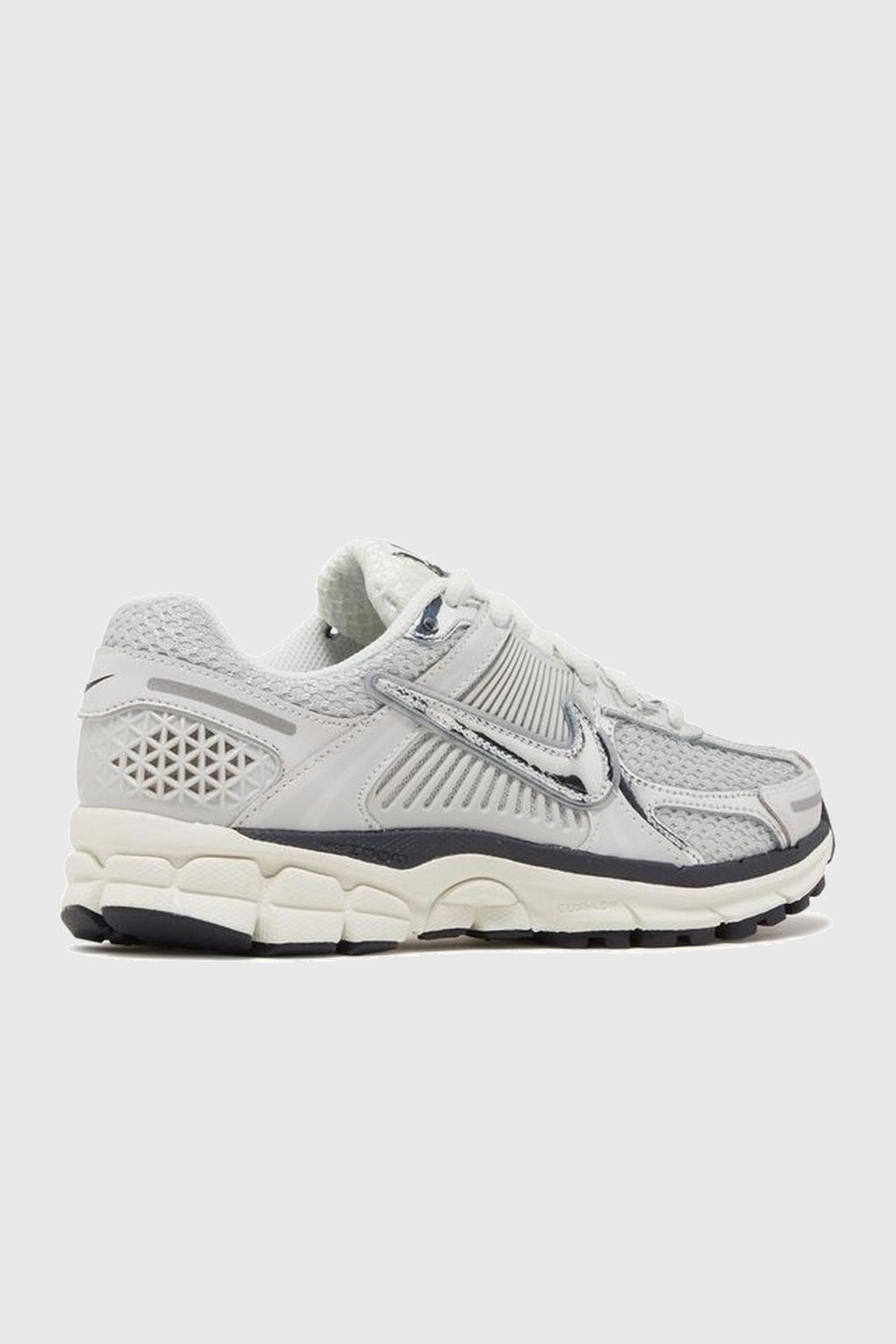 NIKE WMNS AIR ZOOM VOMERO 5 'PHOTON DUST METALLIC SILVER' - FD0884-025